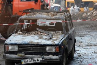 Обгоревшее здание и цветы от горожан: появились новые фото с места трагедии в Одессе