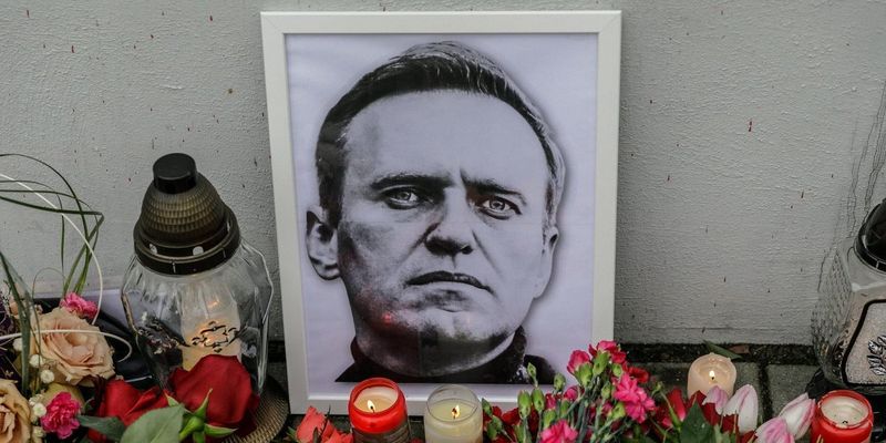 Россияне уже продают землю с могилы "великомученика" Навального: цена "зашкаливает"