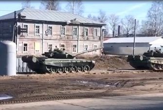 ​В России у границы с Украиной создан новый военный лагерь - большое поле полностью заставлено техникой