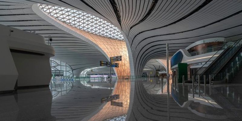Найбільший аеропорт світу за проектом добудували в Китаї: 3D-тур і фото зсередини