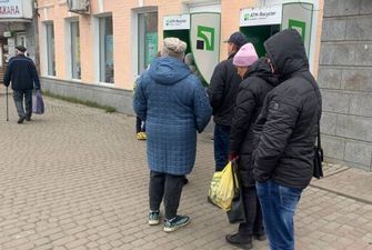 "Шпигуть і нав'язують...": українець ризикнув поповнити картку через термінал "ПриватБанку", довелося пити валеріанку