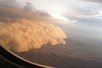 На видео удалось снять песчаную бурю в Австралии