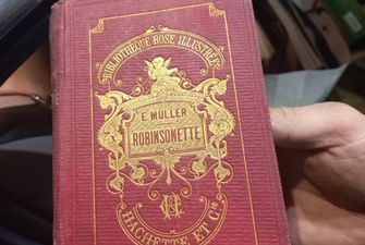 Французу не дозволили вивезти з України старовинні книжки