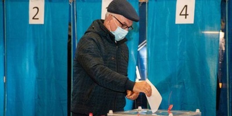Шантажировали пайками и соцпомощью: на выборах мэра Харькова зафиксировали нарушения