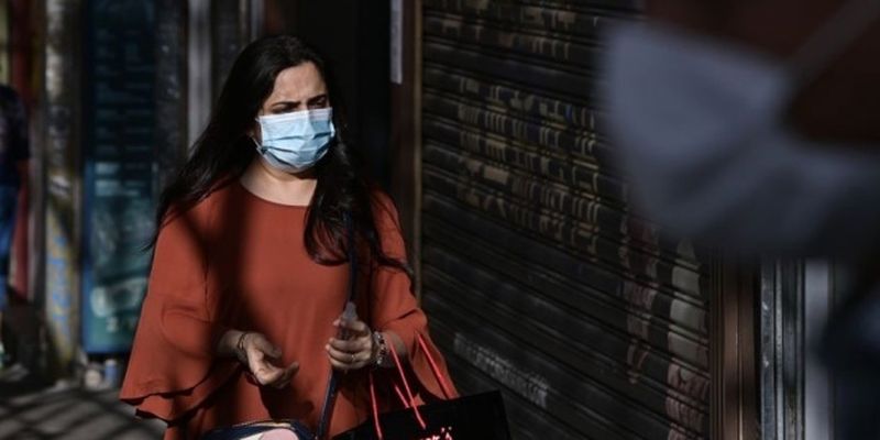В Гонконге из-за вспышки COVID-19 запретят собираться больше, чем вдвоем