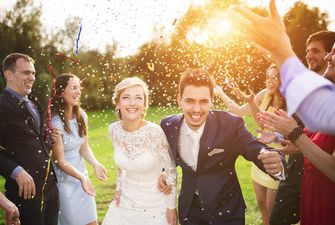 Привітання з днем весілля: найкращі побажання нареченим у віршах, прозі та листівках
