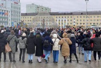 Странный перформанс: в российском Якутске песнями и хороводами женщины протестовали против мобилизации