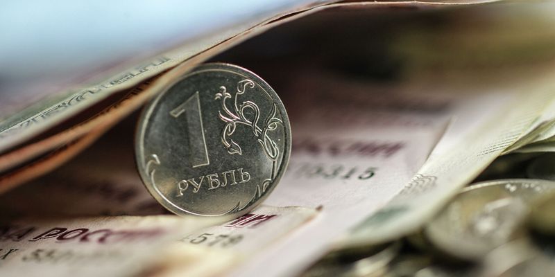 В России рекордно подешевел рубль и упал фондовый рынок
