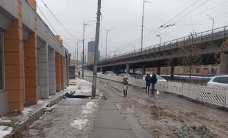В Киеве просел грунт возле метро: власти озвучили детали