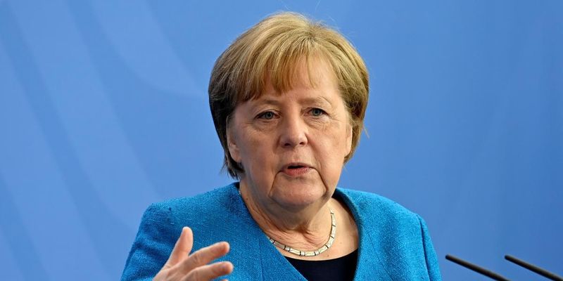 Меркель призвала ЕС наладить "прямой контакт" с Путиным