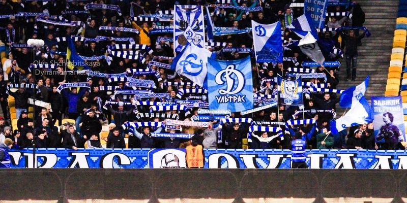 Скандал дня: Фанаты Динамо жгли шарфы Днепра-1 и пели нецензурные кричалки