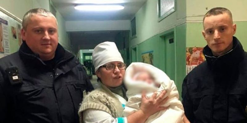 На Херсонщині горе-матір побилася зі знайомим та забула на вулиці немовля