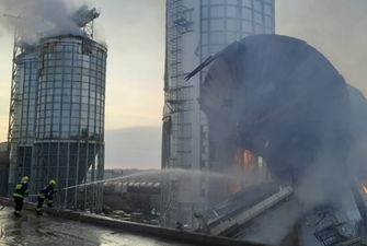 В порту Молдовы вспыхнул и обвалился 1000-тонный резервуар