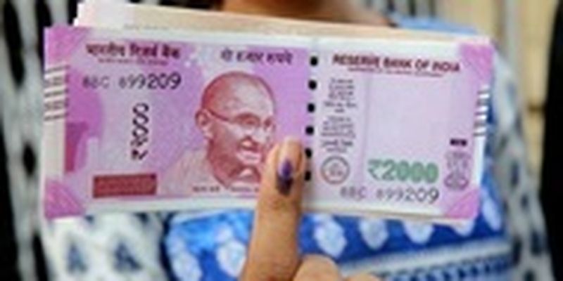 Россия начала проводить сделки с Индией в рупиях