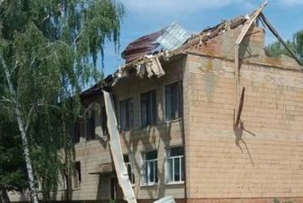 вертолеты рф обстреляли Сумщину: повреждены больница и школа