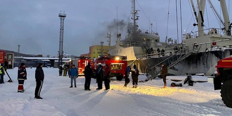 "Принцесса Арктики" загорелась: в Мурманске вспыхнул пожар на рыболовном судне