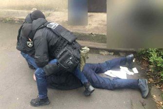 В Одесской области полицейский угрожал свидетелю и требовал взятку