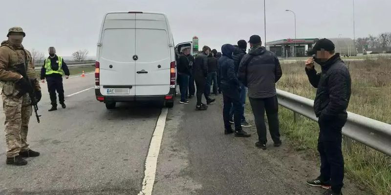 Под Харьковом остановили автобусы с "титушками": куда и зачем ехали