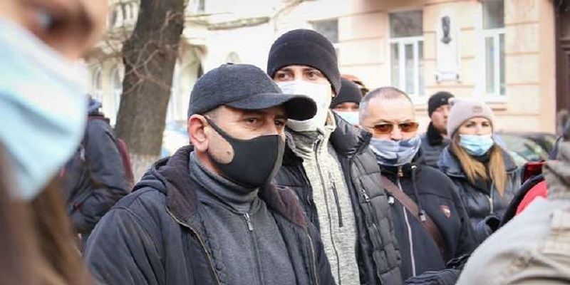 В Черновцах подняли бунт против жесткого карантина: фото и видео протестов