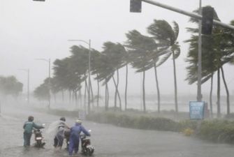 На Индию надвигается тропический шторм, эвакуируют 300 тысяч человек