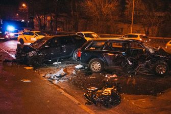 У Києві Audi влетіла в Skoda на зустрічній смузі – загинула дівчина, є постраждалі