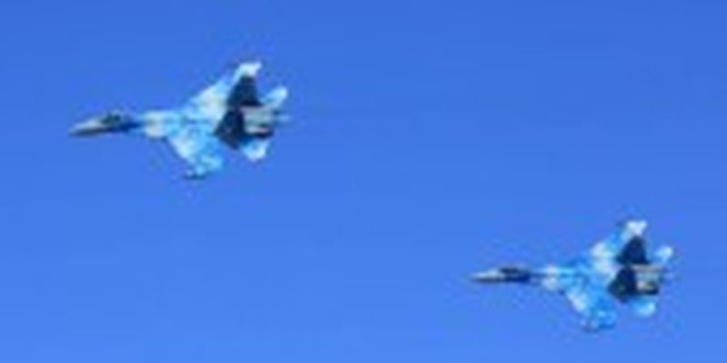 Українська авіація завдала удару по району зосередження росіян, уражено пункт управління