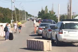 Возле Васильевки эвакуацию ждут около 2,5 тысячи авто из Энергодара