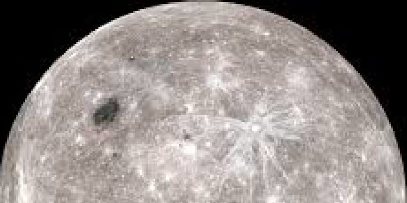 Китайский луноход показал странные камни с обратной стороны Луны