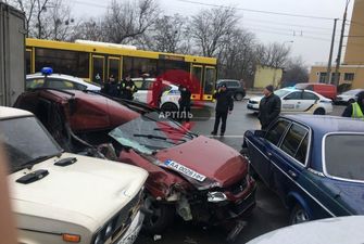 В Киеве произошло масштабное ДТП: Mitsubishi с пьяным водителем протаранил 6 автомобилей