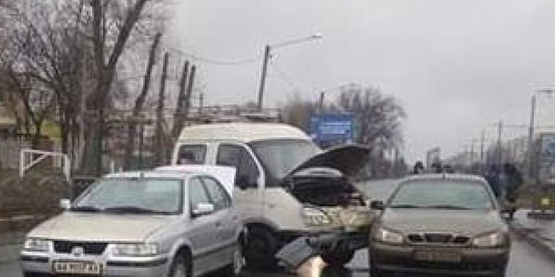 На перекрестке в Харькове столкнулись BMW и «Газель»