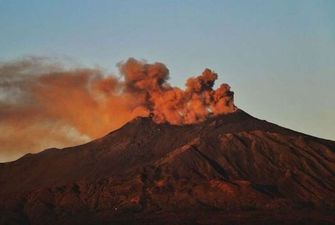Виверження вулкану Етна: Італія частково закрила «небо»