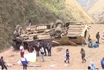 В Перу автобус рухнул в пропасть: 19 жертв