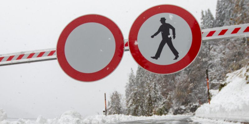 На юге Австрии - снегопады и ливни: перекрыты дороги, "отрезаны" села, есть жертва