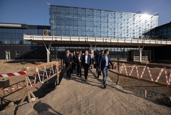 Зеленский поручил достроить терминал аэропорта Запорожье до конца года