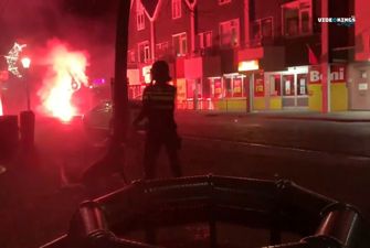 Підпалили пункт тестування, грабували крамниці й нищили авто: у Нідерландах влаштували безлади через карантин