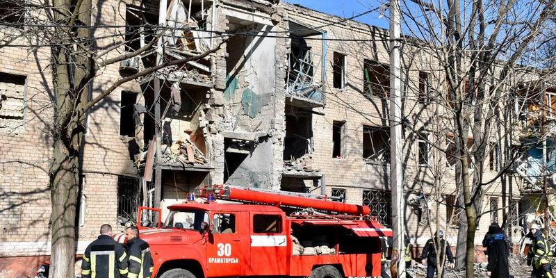 Погибший, раненые и разрушенные дома: новые детали утреннего обстрела Краматорска