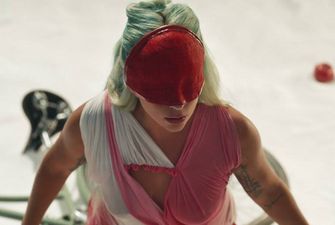 Леди Гага переживает клиническую смерть в клипе "911"