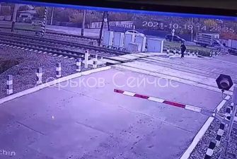 Посмотрела в телефон и ступила на рельсы: под Харьковом поезд насмерть сбил студентку