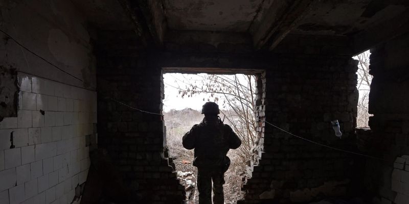 На Донбассе украинский военный подорвался на взрывчатке: он в больнице
