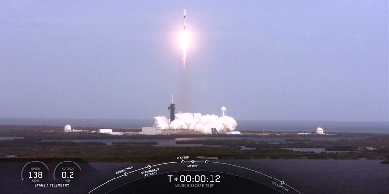 SpaceX успішно випробувала систему порятунку екіпажу корабля Crew Dragon