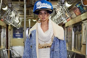 Moschino организовали показ новой коллекции в метро