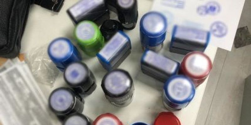 У Харківській області угруповання на мільйони гривень продавало фейкові результати ПЛР-тестів і сертифікати вакцинації