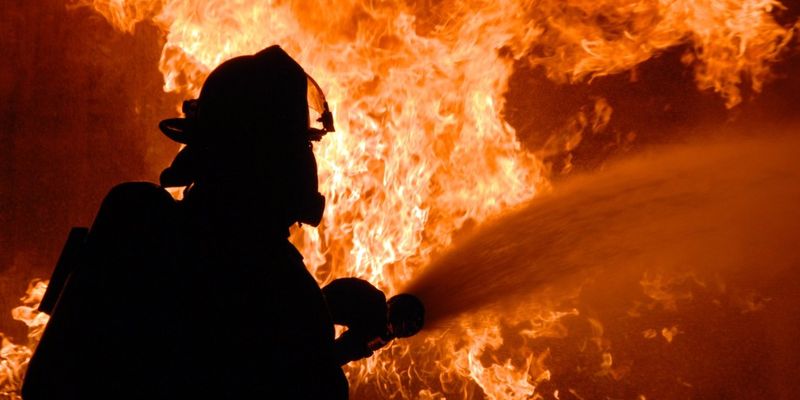 «Горел холодильник»: В Киеве на Лесном массиве из-за пожара и дыма в небе произошел переполох