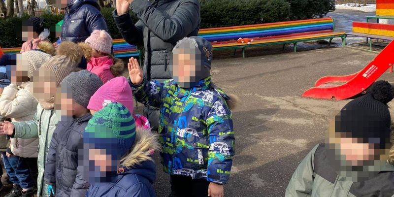Увидел пропаганду ЛГБТ: в РФ мужчина заявил в полицию из-за скамейки в детском саду