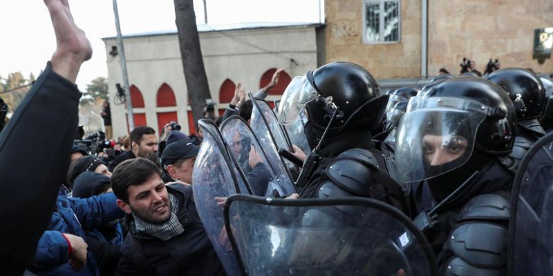 "Майдан" в Тбілісі: сутички між протестувальниками та поліцією тривають, 18 активістів затримані