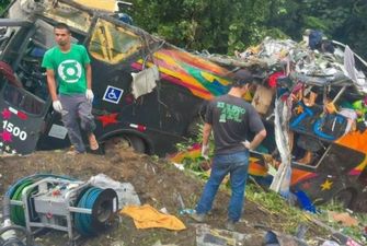 В Бразилии перевернулся автобус, 21 погибший