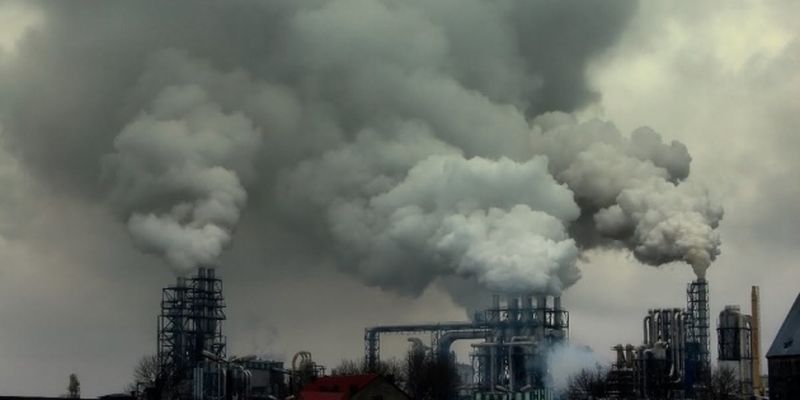 Минэкологии сравнило загрязнение воздуха из-за войны с годом работы металлургического предприятия
