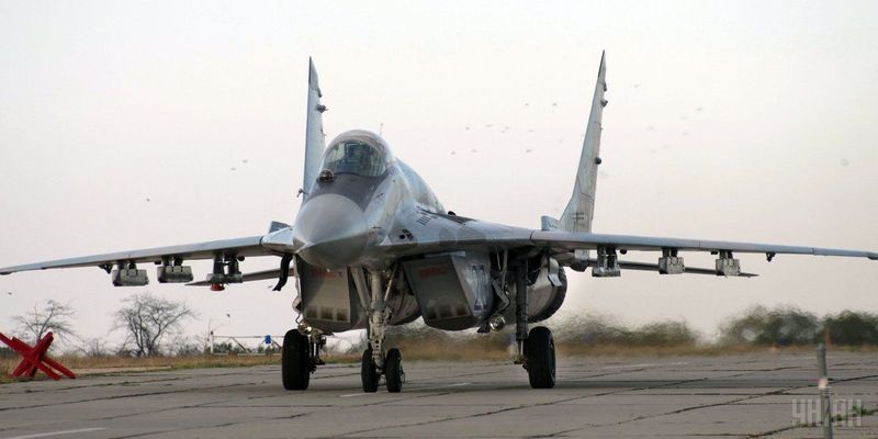 У штабі ООС показали навчально-бойовий політ МіГ-29 та штурмовиків Су-25 над Азовським морем