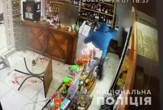 Били битами и стреляли: выяснилась причина зверского нападения на мужчину в магазине на Харьковщине