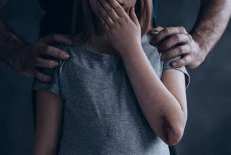 "Напоил и начал насиловать!" На Киевщине случилась трагедия с девочкой